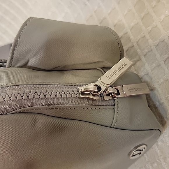 Lululemon, brand new. Belt Bag. - Picture 3 of 6